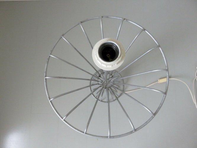 LAMPE DE SOL, DE PARQUET, GRANDE LAMPE  KOSTKA  EN METAL GALVANISE ANNEES 80 