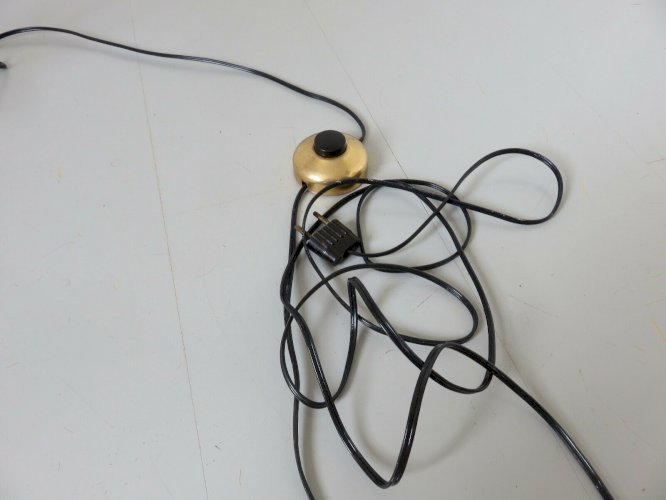 LAMPE DE SOL ITALIENNE OPALINE ET METAL LAQUE ANNEES 50 60