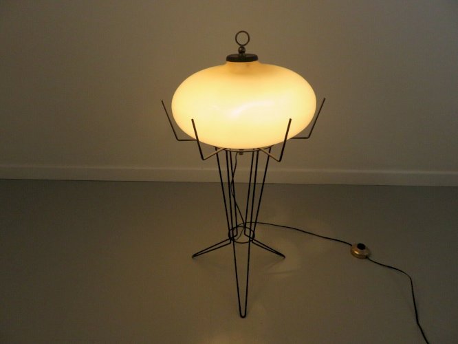LAMPE DE SOL ITALIENNE OPALINE ET METAL LAQUE ANNEES 50 60