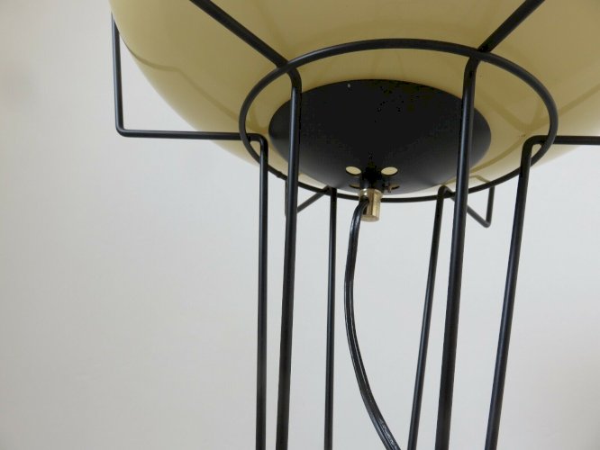 LAMPE DE SOL ITALIENNE OPALINE ET METAL LAQUE ANNEES 50 60