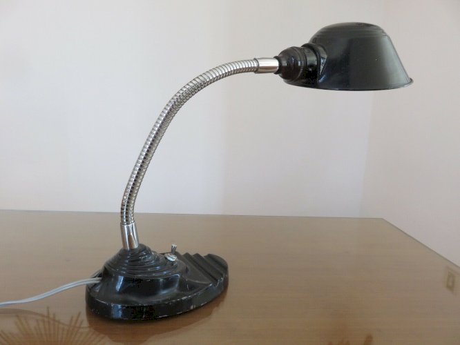 LAMPE DE STYLE BAUHAUS, INDUSTRIELLE METAL NOIR ET FLEXIBLE CHROME ANNEES 40 50 
