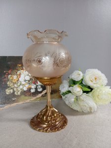 Lampe de table bronze doré, globe ambré satiné, rétro chic