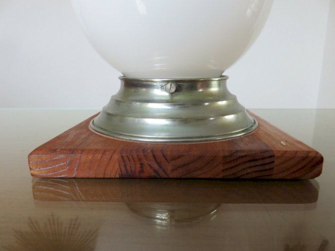 LAMPE DE TABLE OPALINE, SOCLE BOIS ET SUPPORT EN LAITON NICKELE ANNEES 50 60 