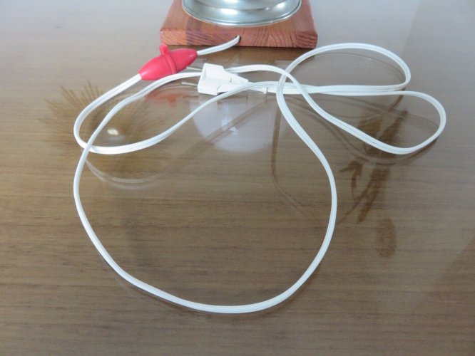 LAMPE DE TABLE OPALINE, SOCLE BOIS ET SUPPORT EN LAITON NICKELE ANNEES 50 60 
