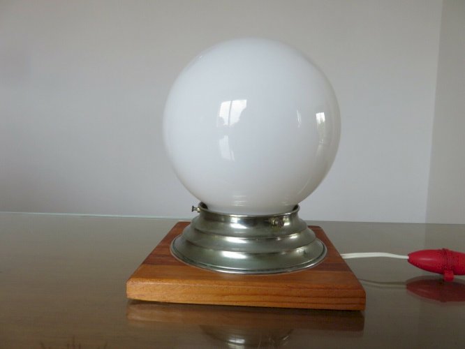 LAMPE DE TABLE OPALINE, SOCLE BOIS ET SUPPORT EN LAITON NICKELE ANNEES 50 60 