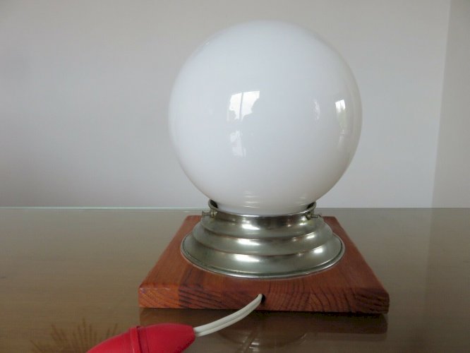 LAMPE DE TABLE OPALINE, SOCLE BOIS ET SUPPORT EN LAITON NICKELE ANNEES 50 60 