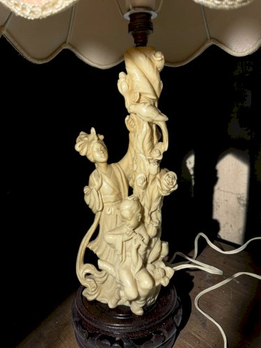 Lampe de table vintage chinoiserie – Figurines asiatiques en résine effet ivoire 