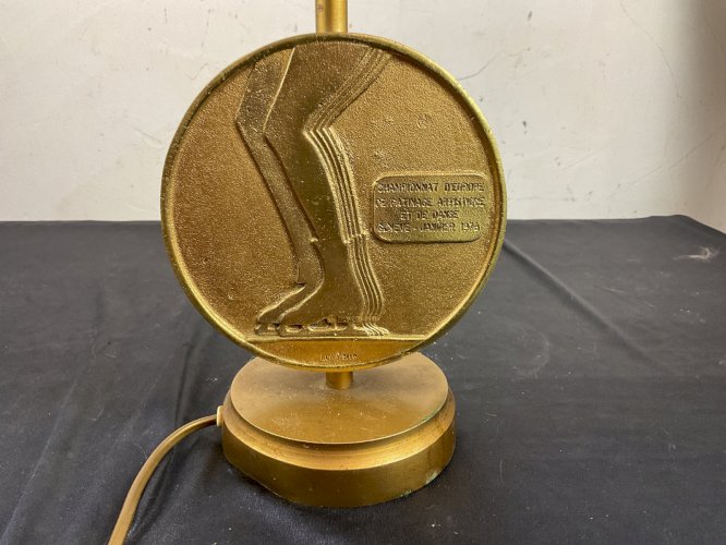 Lampe en bronze trophée patinage artistique et de danse Genève . Bronze Signée