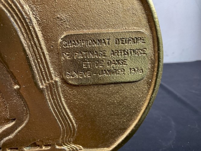 Lampe en bronze trophée patinage artistique et de danse Genève . Bronze Signée