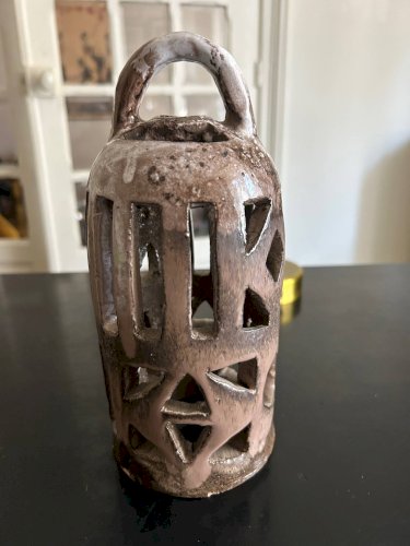 Lampe en céramique ajourée
