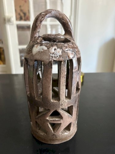 Lampe en céramique ajourée