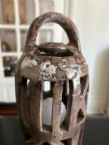 Lampe en céramique ajourée