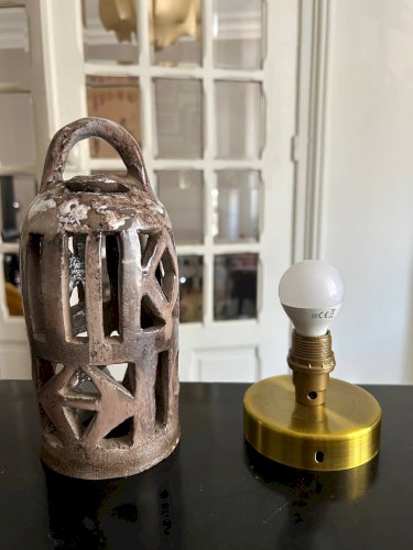Lampe en céramique ajourée