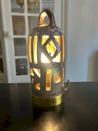 Lampe en céramique ajourée