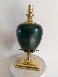 lampe en ceramique forme oeuf et feuille dananas signée le dauphin en bon etat