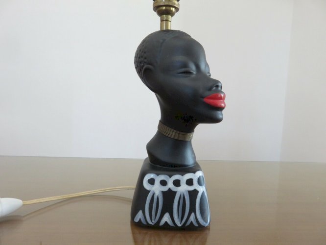 LAMPE EN CERAMIQUE NOIR MAT  FEMME AFRICAINE  ANNEES 50 60 VINTAGE 