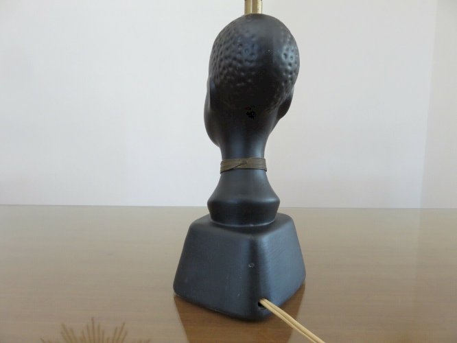 LAMPE EN CERAMIQUE NOIR MAT  FEMME AFRICAINE  ANNEES 50 60 VINTAGE 