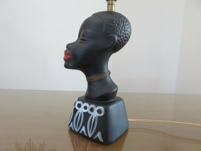 LAMPE EN CERAMIQUE NOIR MAT  FEMME AFRICAINE  ANNEES 50 60 VINTAGE 