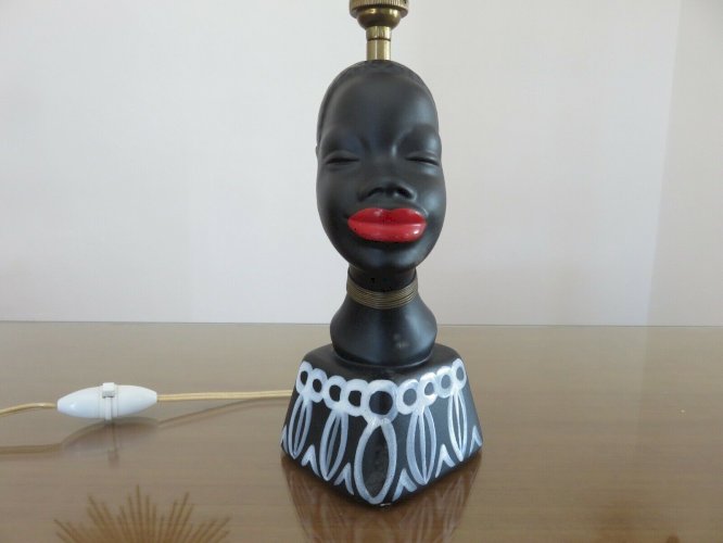 LAMPE EN CERAMIQUE NOIR MAT  FEMME AFRICAINE  ANNEES 50 60 VINTAGE 