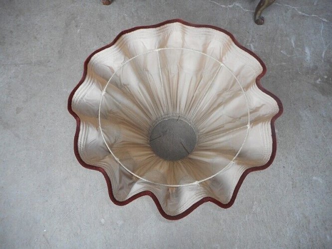 LAMPE EN FAIENCE ET EMAUX AVEC ABAT JOUR JAPONAIS