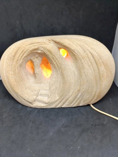 lampe en pierre signée de lartiste Arsene Galisson  style petra en bon etat