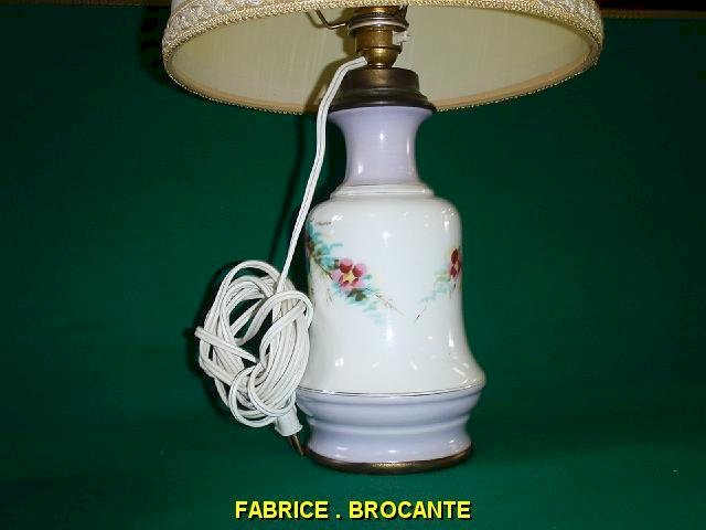 LAMPE EN PORCELAINE