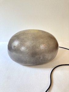 Lampe "galet" en résine
