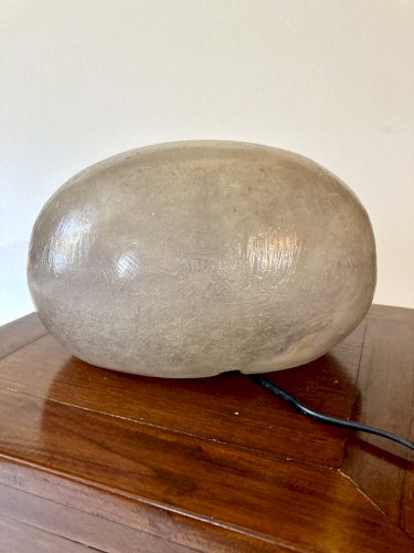Lampe "galet" en résine
