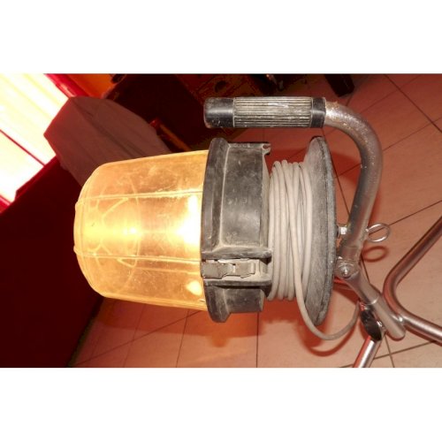 Lampe industrielle fer et plastic