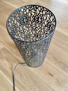 Lampe métal ajouré