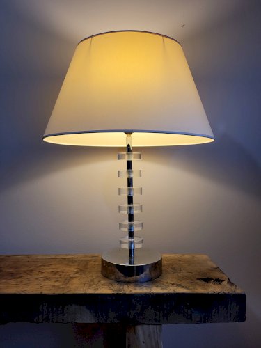Lampe moderniste en plexiglas et chrome XXe