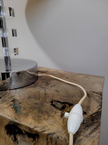 Lampe moderniste en plexiglas et chrome XXe