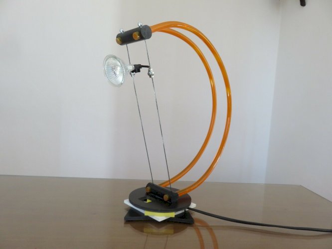 LAMPE MODERNISTE, MINIMALISTE, ITALY STYLE INGO MAURER, MEMPHIS SOTTSASS ERA 80 .