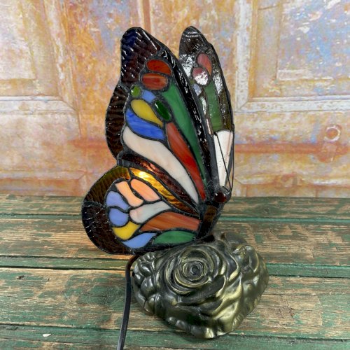 Lampe Papillon en Vitrail – Verre Coloré Soudé à l’Étain – Style Tiffany