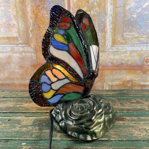 Lampe Papillon en Vitrail – Verre Coloré Soudé à l’Étain – Style Tiffany