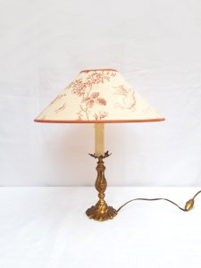 19th century gilt bronze floor lamp with Jouy fabric featuring putti.