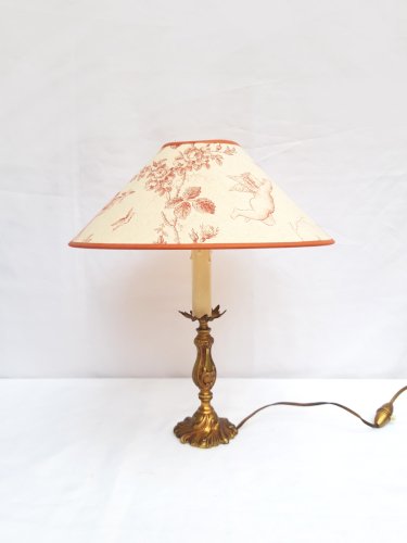 Lampe pied bronze doré 19ème toile de Jouy aux putti