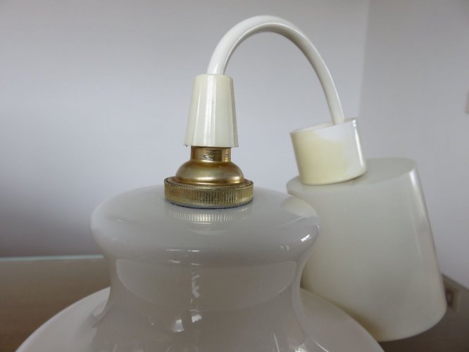 LAMPE SUSPENSION OPALINE MOTIF FLORAL TYPIQUE ANNEES 60 70 VINTAGE