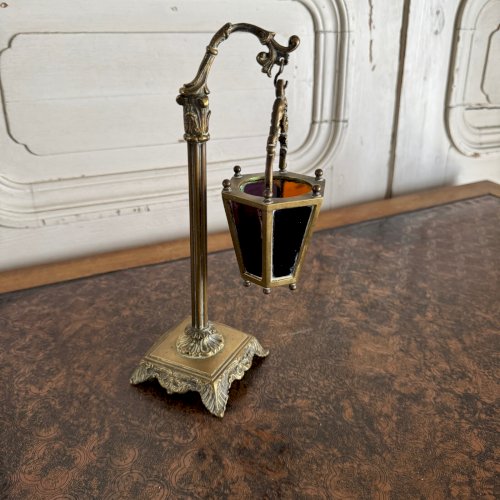 Lampe veilleuse en bronze et verres multicolores Restauration XIXe M3600