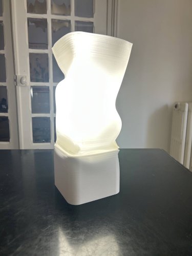lampe vintage en plastique thermodeformée