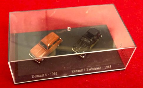  Coffret Renault 4 (1962) et Renault 4 Parisienne (1963) HO