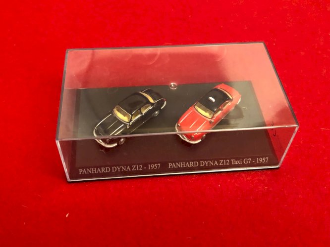  Coffret Panhard Dyna Z12 (1957) et Panhard Dyna Z12 Taxi G7 (1957) HO