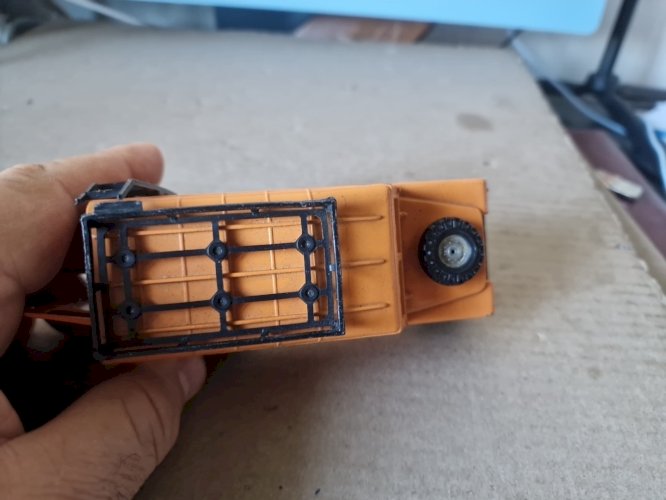 Land Rover 109 WB marque Corgi ( made in GB ) échelle 1/36