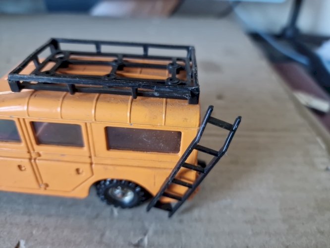 Land Rover 109 WB marque Corgi ( made in GB ) échelle 1/36