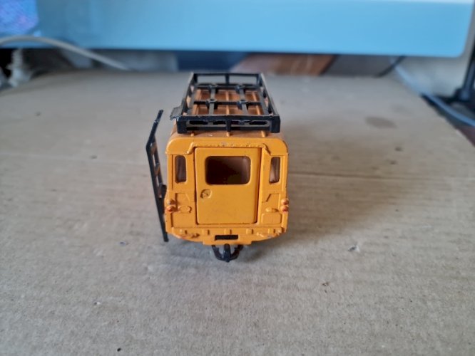 Land Rover 109 WB marque Corgi ( made in GB ) échelle 1/36