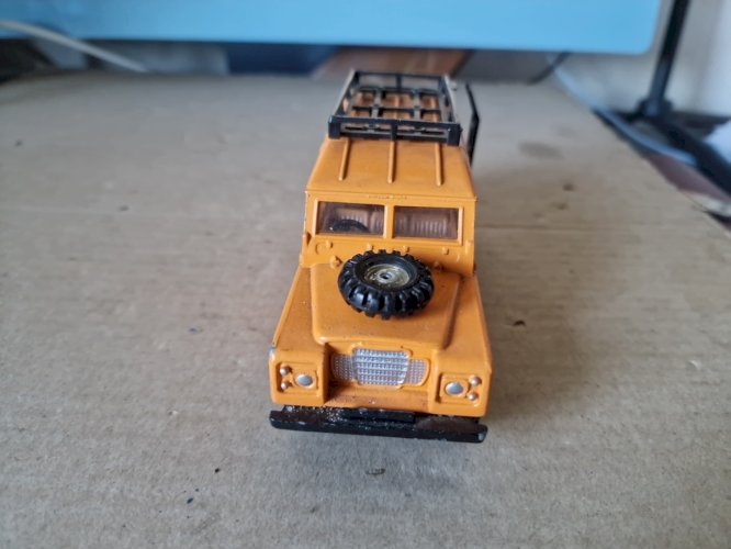 Land Rover 109 WB marque Corgi ( made in GB ) échelle 1/36