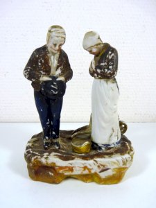 L'angelus d'après Millet biscuit porcelaine XIX° peinte H - 16 cm