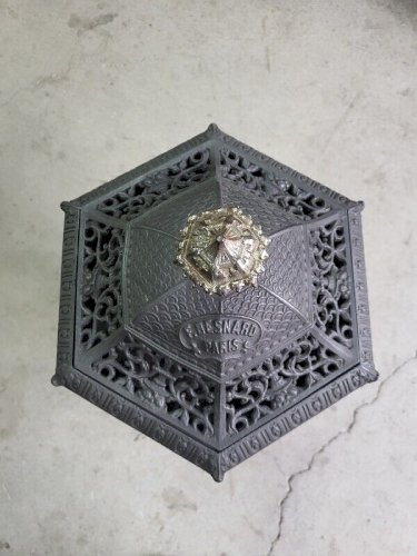 LANTERNE EXTERIEURE EN FONTE F.BESNARD PARIS