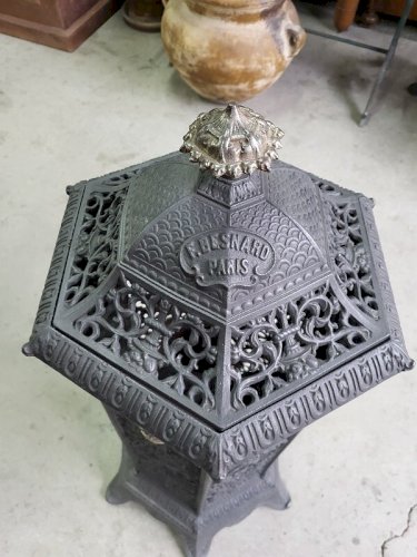 LANTERNE EXTERIEURE EN FONTE F.BESNARD PARIS
