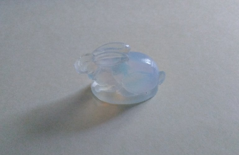 Lapin en verre opalescent Sabino